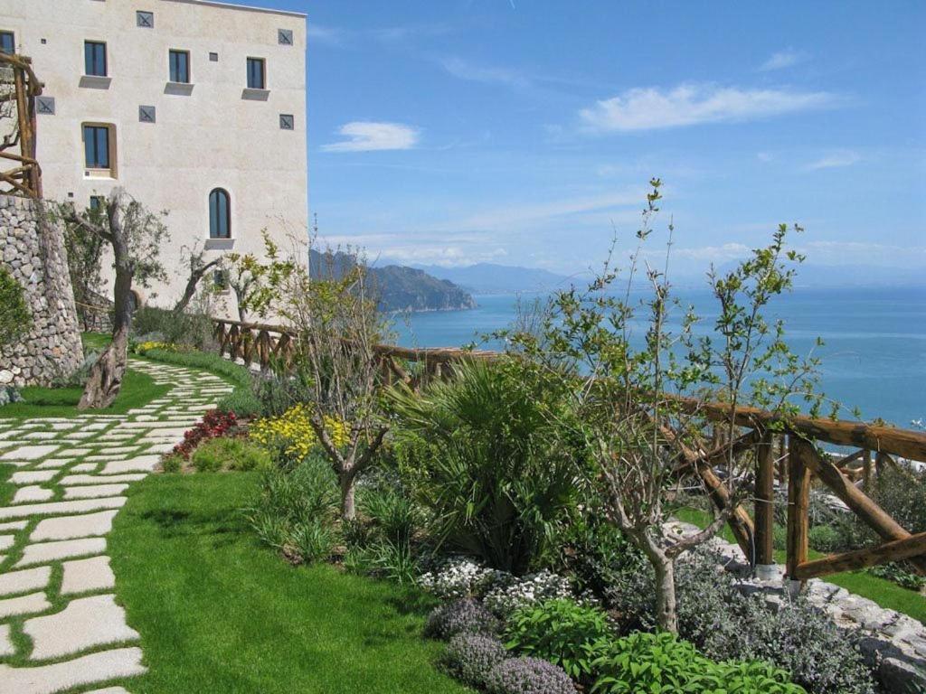 Monastero Santa Rosa Hotel & Spa Конка деи Марини Екстериор снимка